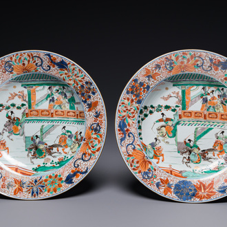 Paire de plats en porcelaine de Chine verte-Imari à décor 'Les femmes générales de la famille Yang 楊門女將', Kangxi
