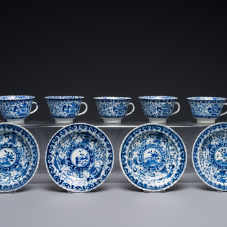 Cinq tasses et quatre soucoupes en porcelaine de Chine en bleu et blanc à décor de garçons portant un vase, marque de Kangxi, Guangxu