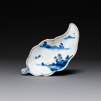 Coupe en forme de feuille en porcelaine de Chine en bleu et blanc de type ko-sometsuke pour le Japon, Tianqi