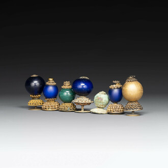 Sept prises de chapeau de mandarins en bronze doré, Chine, Qing