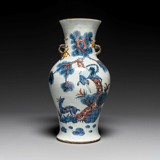 A Chinese blue, white and copper-red Nanking crackle-glazed vase, 19th C.