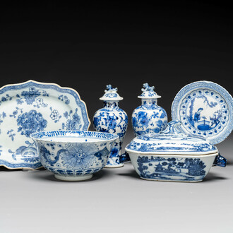 Groupe de six pièces en porcelaine de Chine bleu et blanc, 18/19ème