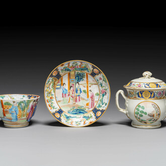 Un rare sucrier couvert, une tasse et une soucoupe en porcelaine de Chine famille rose de Canton, 19ème