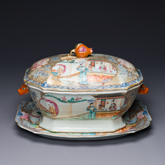 Soupière couverte sur son support en porcelaine de Chine famille rose de Canton à décor mandarin, Qianlong