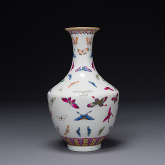 A Chinese famille rose vase with butterfly design, Guangxu mark, 19th C.