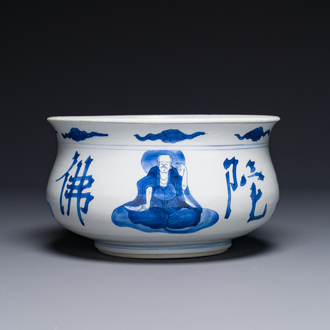 Een grote Chinese blauw-witte wierookbrander met boeddhistisch decor, Kangxi