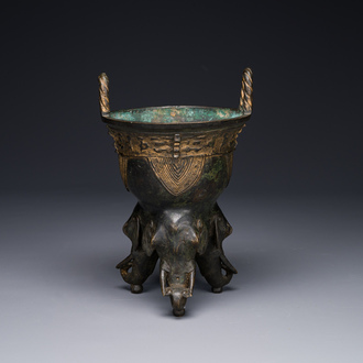 Récipient alimentaire rituel archaïque en bronze de style Zhou occidental, 'yan', Chine, Ming