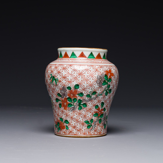 A small Chinese wucai jar with floral design, Transitional period
