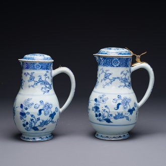 Deux verseuses couvertes en porcelaine de Chine en bleu et blanc à décor floral, Yongzheng/Qianlong