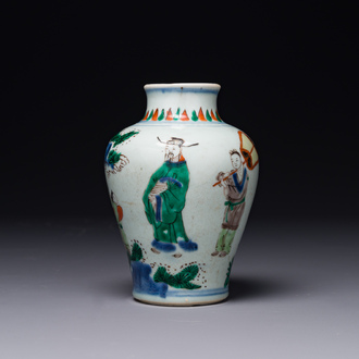 Petit pot en porcelaine de Chine wucai à décor de figures dans un paysage, période Transition