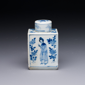 Boîte à thé couverte de forme rectangulaire en porcelaine de Chine en bleu et blanc à décor des 'Longues Dames', Kangxi