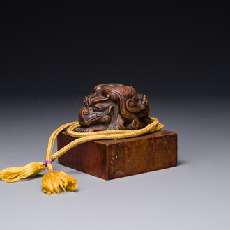 A Chinese sculpted hongmu wooden 'Jiaqing Yubi Zhibao 嘉慶御筆之寶' seal, 20th C.