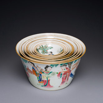 Rare ensemble de dix bols gigognes en porcelaine de Chine famille rose à décor érotique, marque et époque de Daoguang