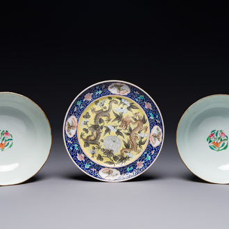 A pair of Chinese famille rose bowls and a Dayazhai-style 'dragon' plate, Jiaqing mark, 19/20th C.