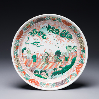Plat en porcelaine de Chine wucai à décor de 'Qi Lin Song Zi 麒麟送子', Kangxi