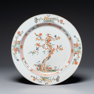Een Chinese famille verte schotel met magnolia decor, Kangxi