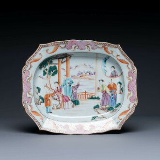 Plat de forme octagonale en porcelaine de Chine famille rose à décor mandarin, Qianlong