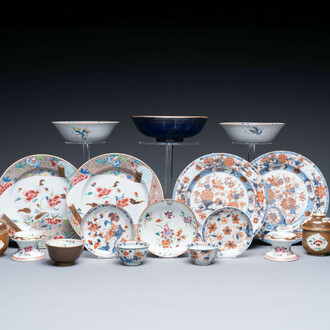 A varied collection of Chinese famille rose and Imari-style porcelain, Yongzheng and later
