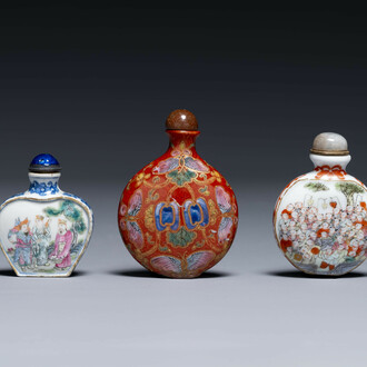 Three Chinese famille rose snuff bottles, Qianlong mark, 19th C.