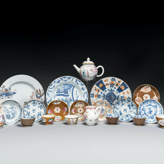 Een gevarieerde collectie Chinees blauw-wit, famille rose en Imari-stijl porselein, Yongzheng/Qianlong