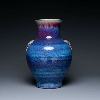 Een grote Chinese flambé geglazuurde 'hu' vaas met taotie handvaten, Qing