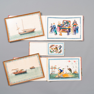 Trois albums et deux peintures sur papier de riz cadrées à décor des personnages, de la faune et de la flore, Chine, Tak Shang Saihing