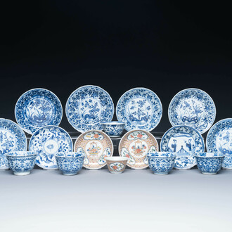 Collection variée de 18 pièces en porcelaine de Chine en bleu et blanc et famille rose, Kangxi/Yongzheng