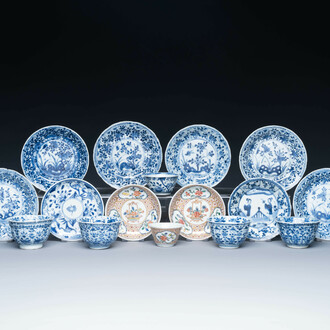 A varied collection of 18 pieces Chinese blue and white and famille rose porcelain, Kangxi/Yongzheng