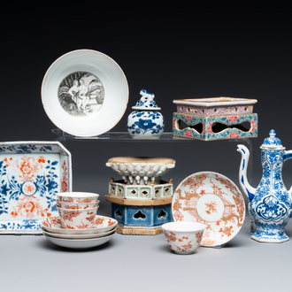 Een gevarieerde collectie Chinees en Japans porselein, 18e eeuw