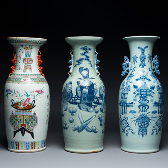 Een Chinese famille rose vaas en twee blauw-witte vazen met celadon fond, 19e eeuw
