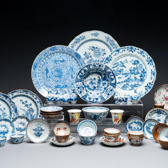 Collection variée de 45 pièces en porcelaine de Chine, Kangxi et postérieur