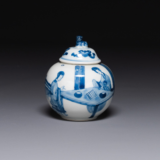 Boîte à thé couverte en porcelaine de Chine en bleu et blanc à décor des 'Longues Dames', marque de coquille conique, Kangxi