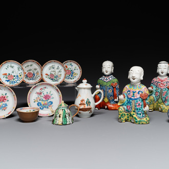 A varied collection of Chinese famille rose and verte porcelain, 18/19th C.