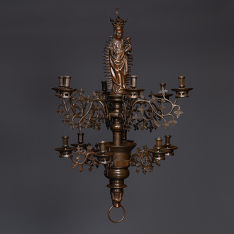 Grand lustre de style néo-gothique en bronze 'Madonne à l'enfant', Flandres ou Pays-Bas, 19ème
