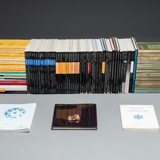 Collection variée de 113 anciens catalogues de vente aux enchères d'art chinois de Christie's et Sotheby's, années 1960 et après