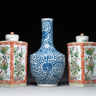 A Chinese blue and white bottle-shaped 'lotus scroll' vase and a pair of square famille verte flasks and covers, 19th C.