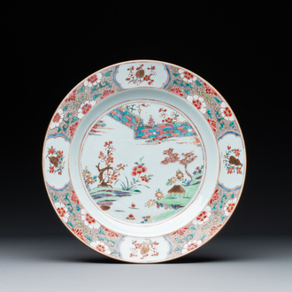 Plat en porcelaine de Chine famille rose à décor paysager, Yongzheng