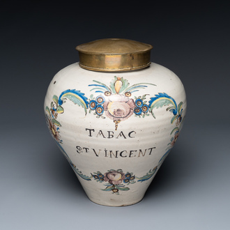 Pot de tabac en faience polychrome à inscription 'St. Vincent', France, 18ème