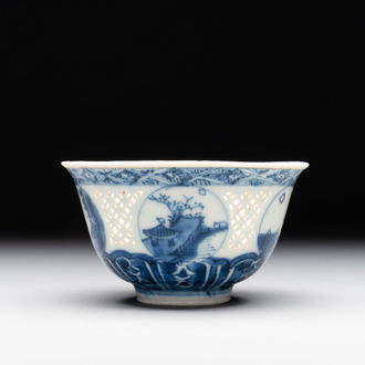A Chinese blue and white reticulated bowl, Transitional period