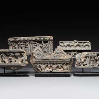 Five Gandhara grey schist frieze fragments with narrative design, 1/5th C.