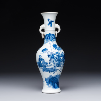 Vase en porcelaine de Chine en bleu et blanc à décor narratif, Kangxi