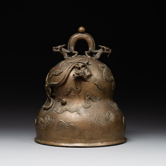 A Chinese bronze 'dragon' bell, 19th C.