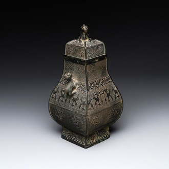 Récipient à vin couvert rituel archaïsant en bronze de style Zhou occidental, 'fanghu 方壺', Chine, Ming