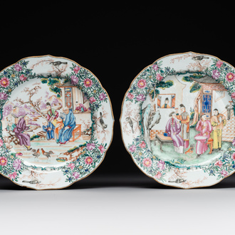 Deux belles assiettes en porcelaine de Chine famille rose de Canton à décor mandarin, Qianlong