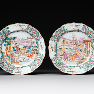 Deux belles assiettes en porcelaine de Chine famille rose de Canton à décor mandarin, Qianlong