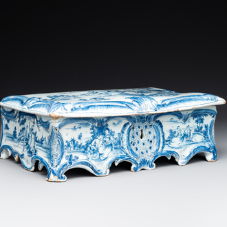 A rare blue and white Dutch Delft jewellery casket and cover, 18th C.