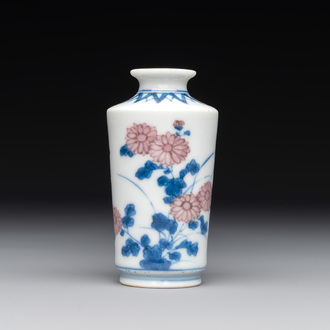 A Chinese blue, white and copper-red snuff bottle, Qing Feng 清風 mark, 18th C.