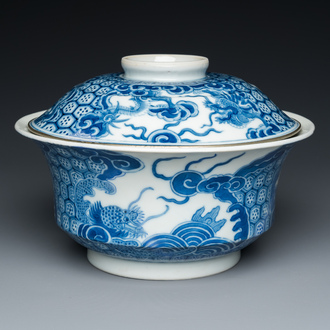 A Chinese blue and white 'Bleu de Hue' bowl and cover for the Vietnamese market, dragon mark for the reign of Thiệu Trị, 1841-1847