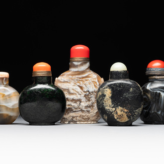 Five Chinese hardstone and glass snuff bottles, 19/20th C.