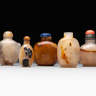 Five Chinese agate snuff bottles, 19/20th C.